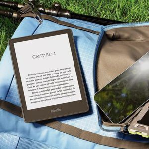 Kindle Paperwhite Signature Edition (32 GB): tiene una pantalla de 6.8”, carga inalámbrica y luz frontal autoajustable
